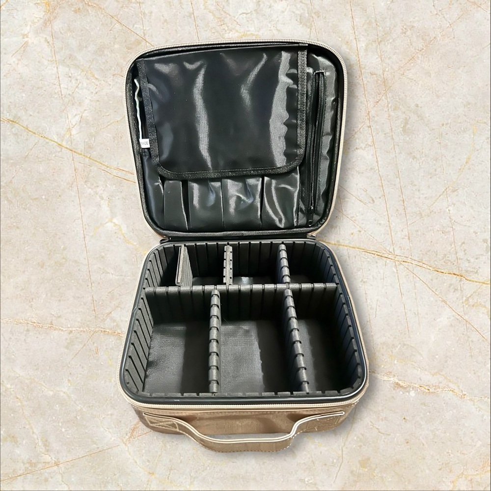 Relavel Cosmetics Case - Picture 5 of 14